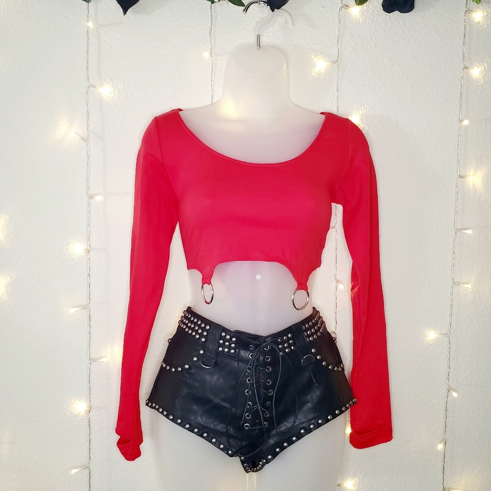 Current Mood O-Ring Crop